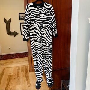 Women’s Nick and Nora Zebra Animal Pajamas Jammies Sleepwear Flannel Size Small